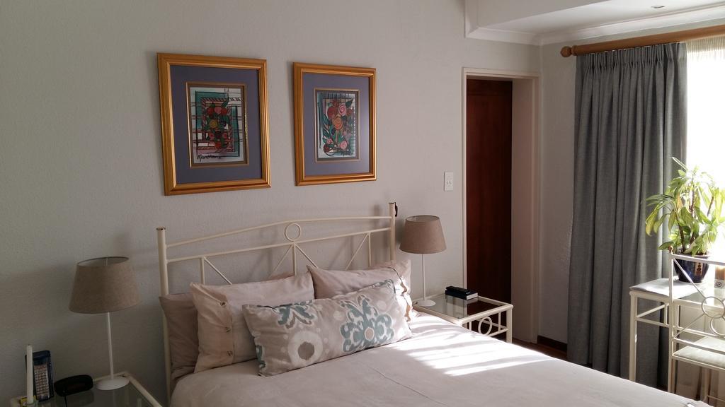 בלוויל Old Oak Guest House מראה חיצוני תמונה