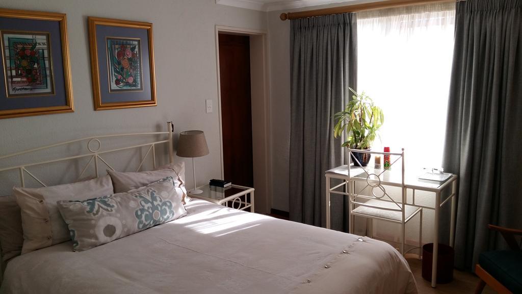 בלוויל Old Oak Guest House מראה חיצוני תמונה