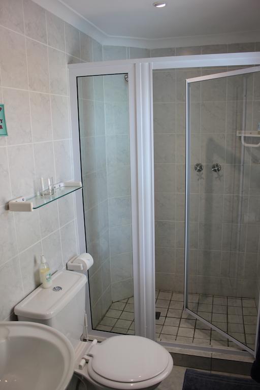 בלוויל Old Oak Guest House חדר תמונה