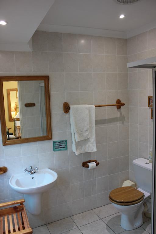 בלוויל Old Oak Guest House חדר תמונה