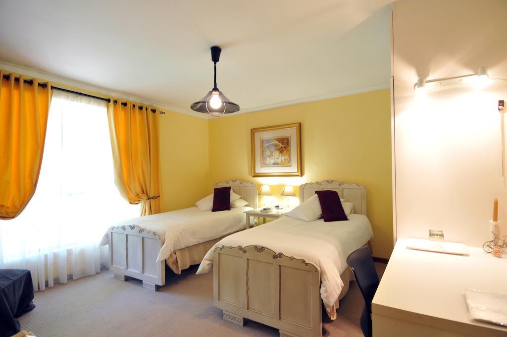בלוויל Old Oak Guest House חדר תמונה